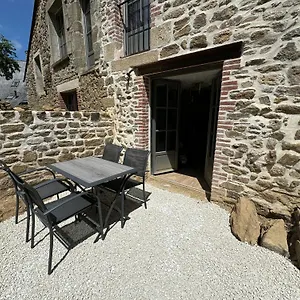 Impasse Des Mysteres - La Maison Des Sorciers Lehon/dinan Hébergement de vacances